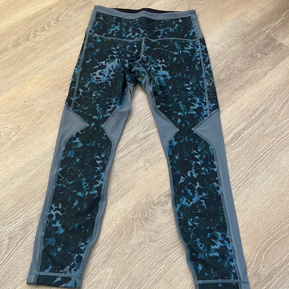 Lululemon leggings with mesh backing | size 6